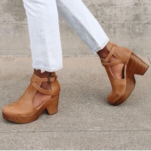 Free People Cedar Clog in Natural Size 8.5